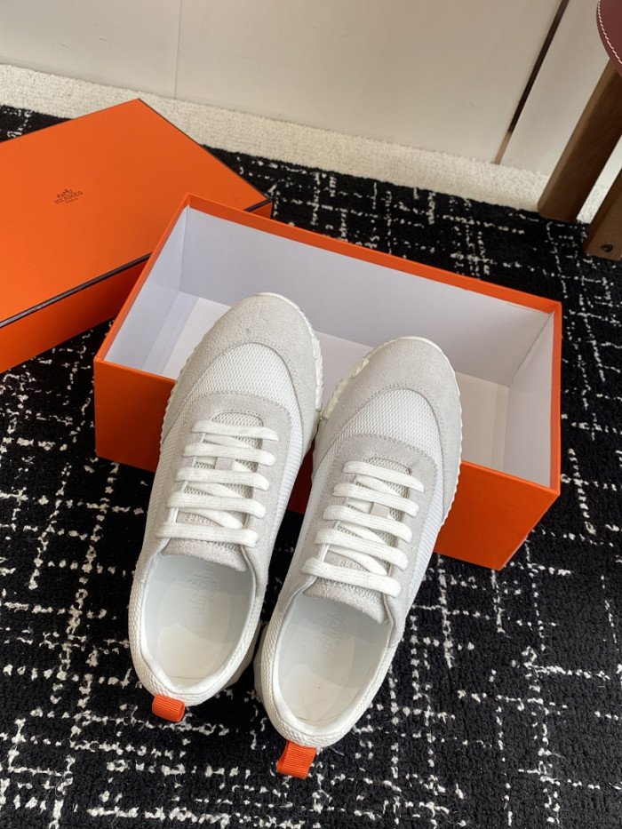 hms SNEAKER