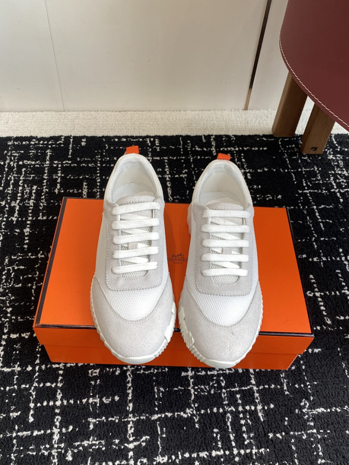 hms SNEAKER