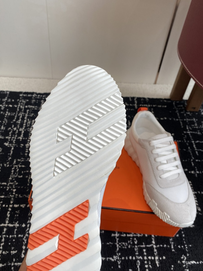 hms SNEAKER