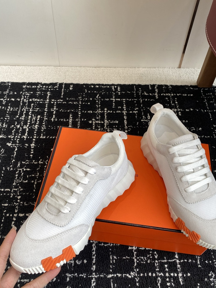 hms SNEAKER