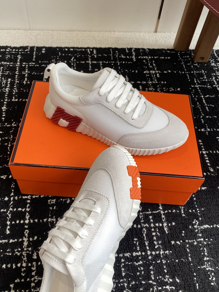 hms SNEAKER