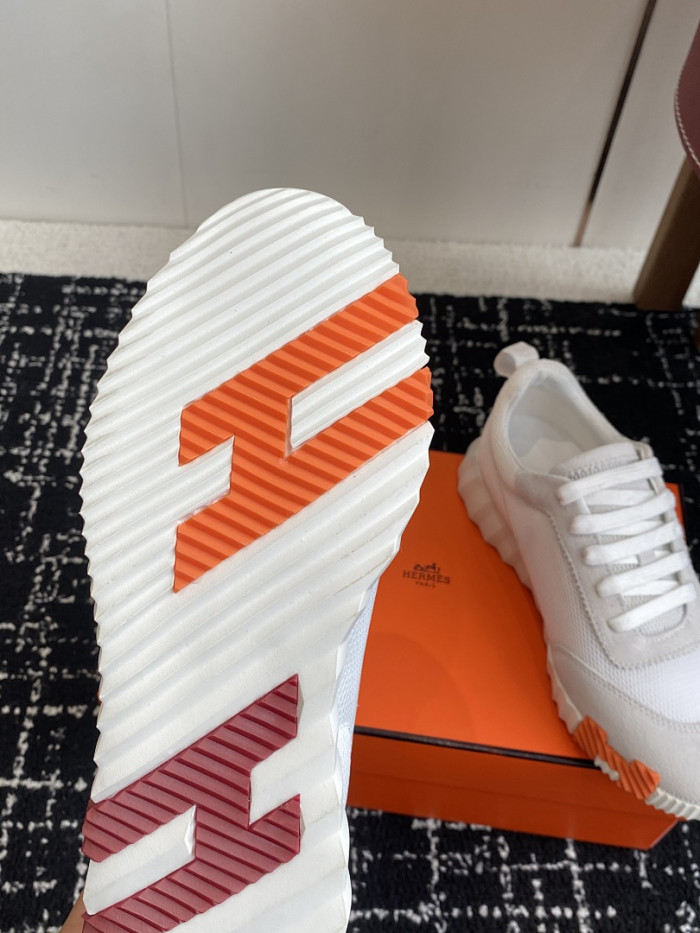 hms SNEAKER