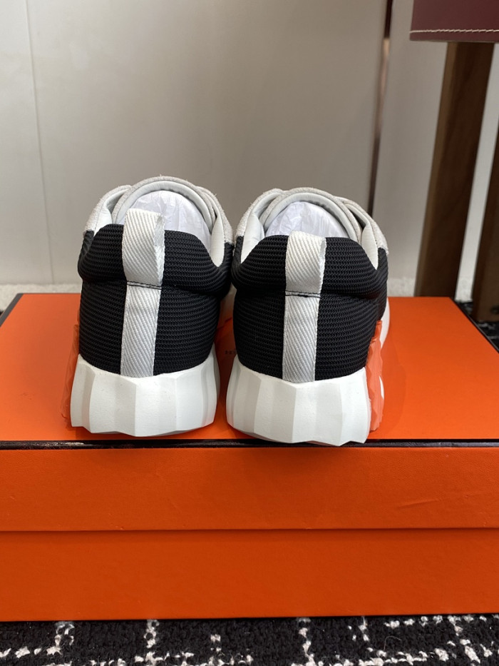 hms SNEAKER