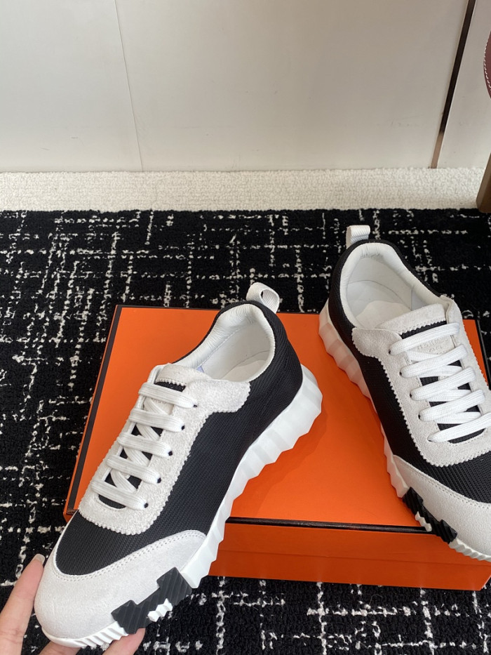 hms SNEAKER