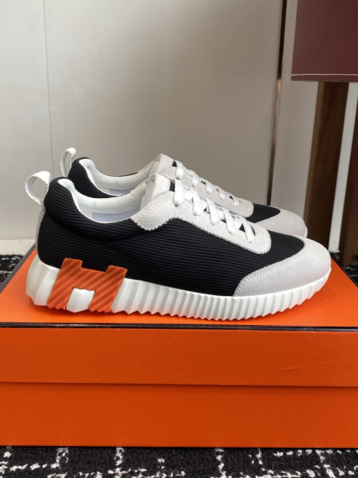 hms SNEAKER