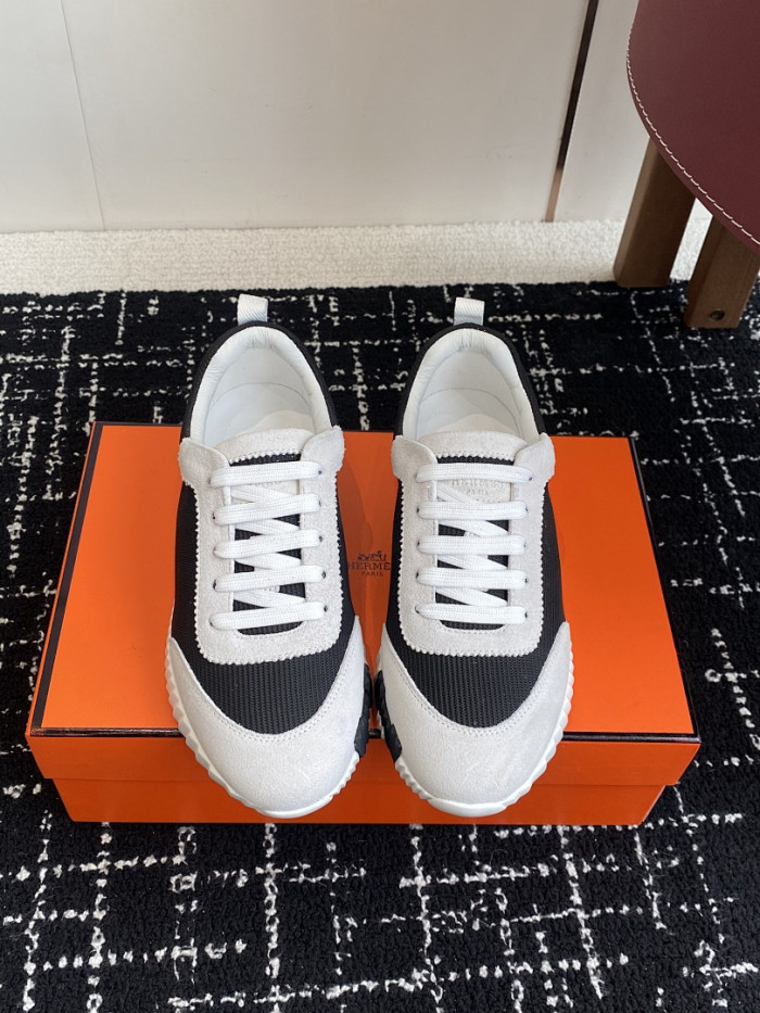 hms SNEAKER