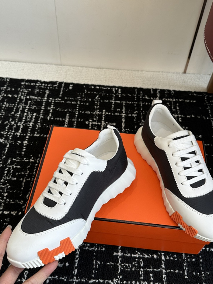 hms SNEAKER