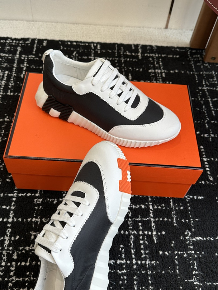 hms SNEAKER