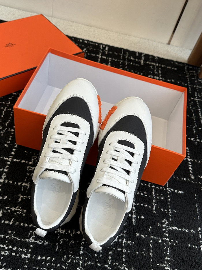 hms SNEAKER