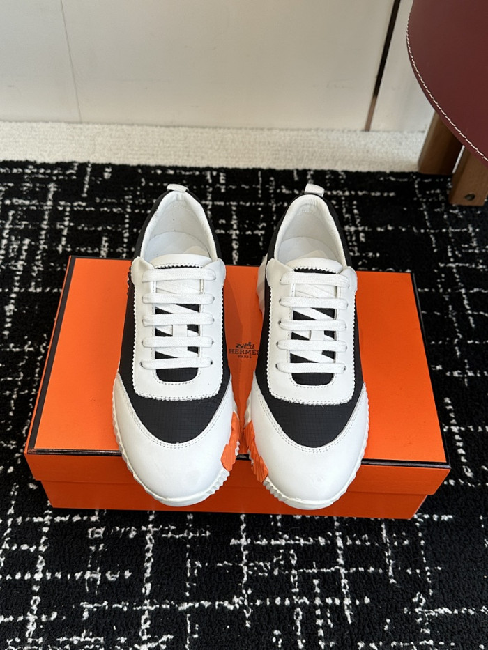 hms SNEAKER