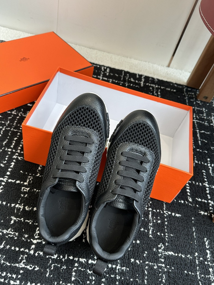 hms SNEAKER