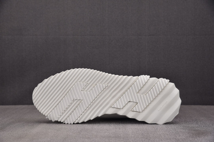hms SNEAKER