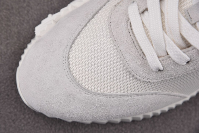 hms SNEAKER