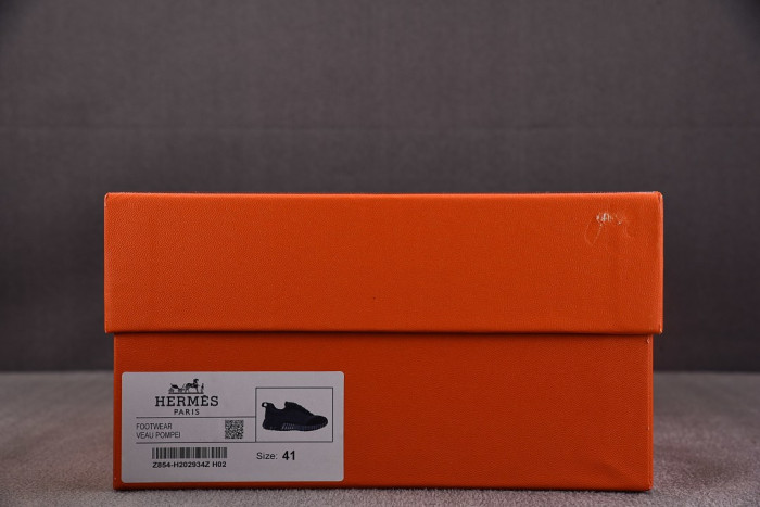 hms SNEAKER