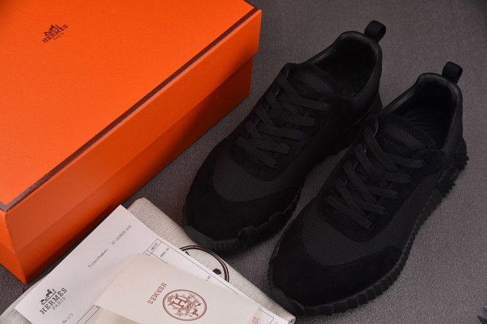 hms SNEAKER