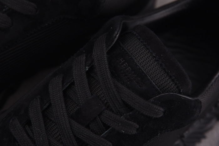 hms SNEAKER