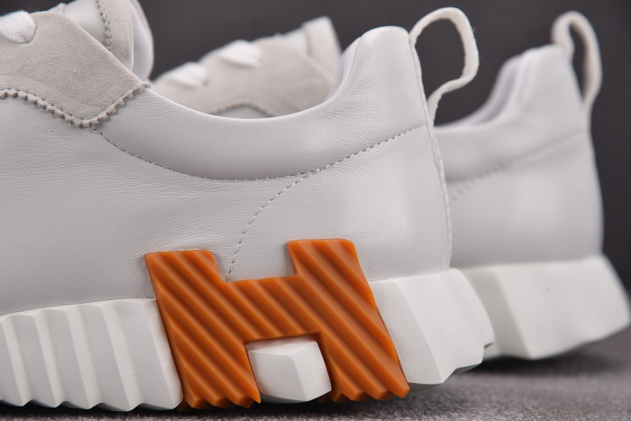 hms SNEAKER