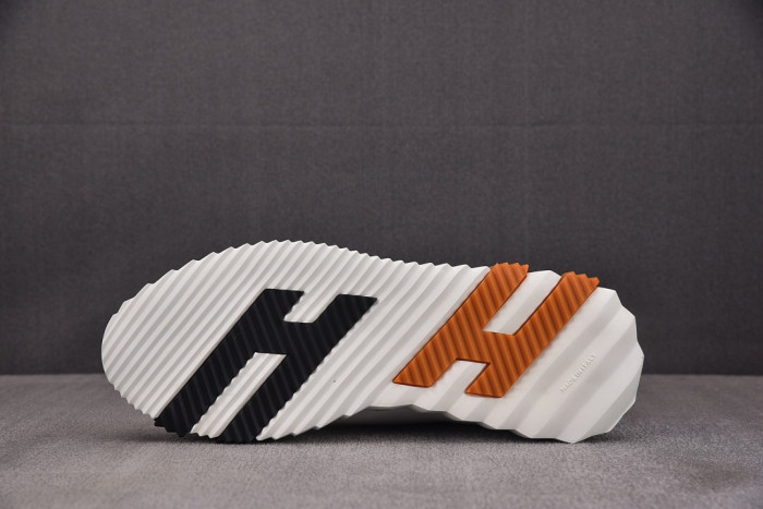 hms SNEAKER