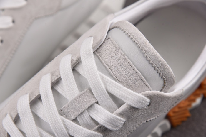 hms SNEAKER