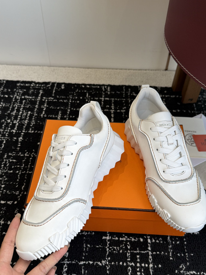 hms SNEAKER