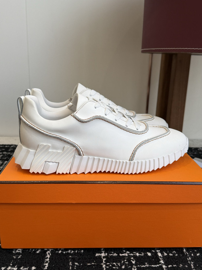 hms SNEAKER
