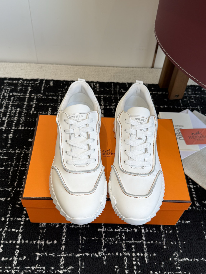 hms SNEAKER