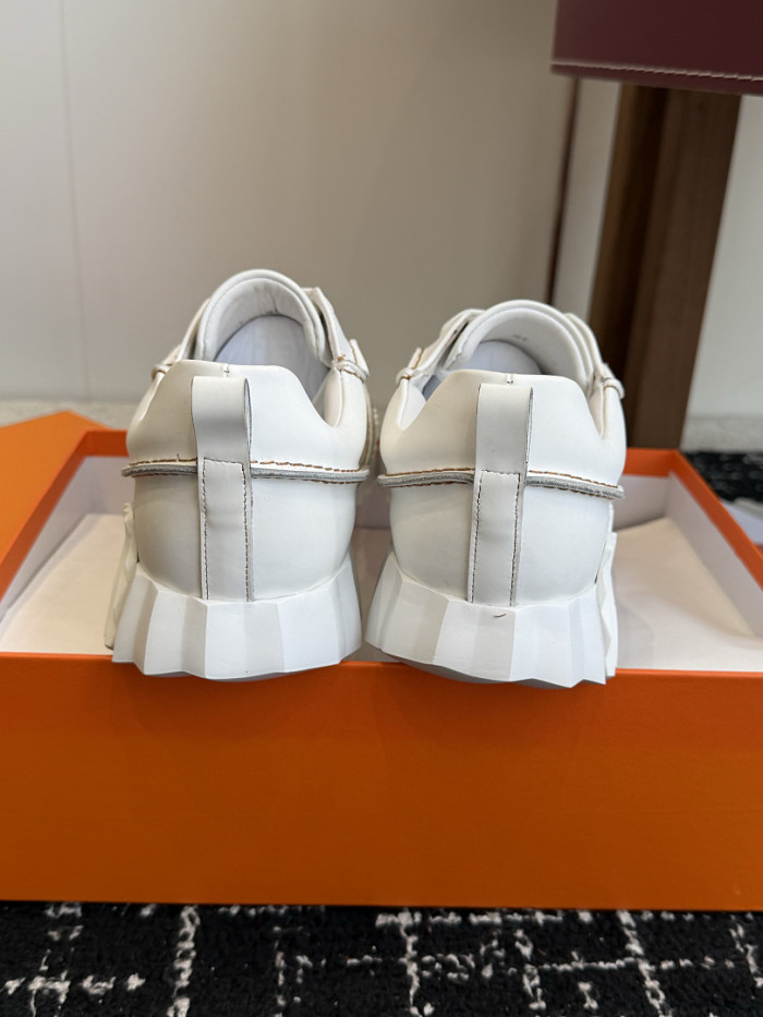 hms SNEAKER