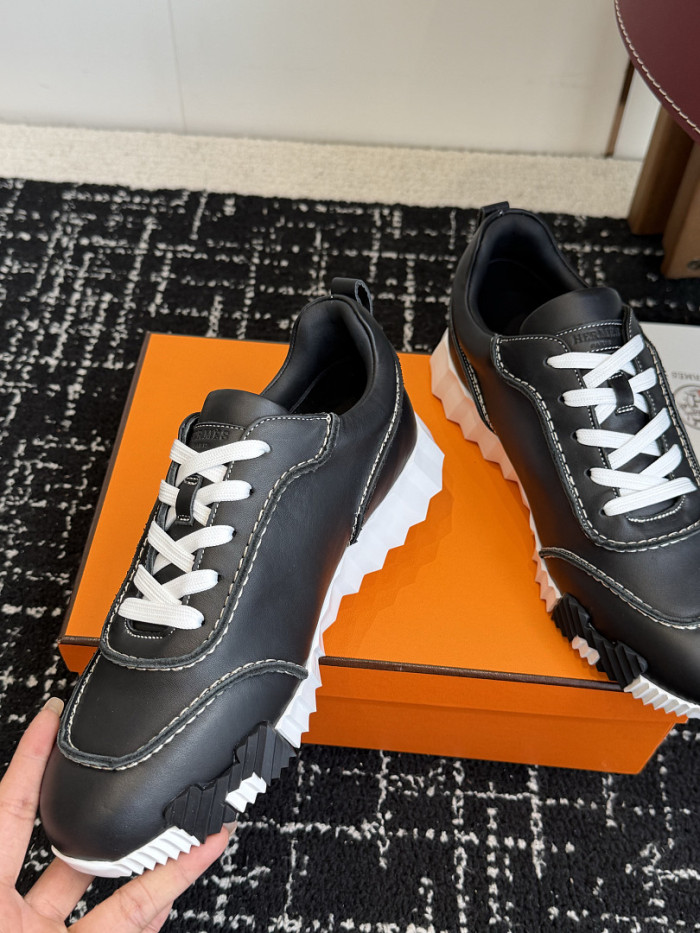 hms SNEAKER