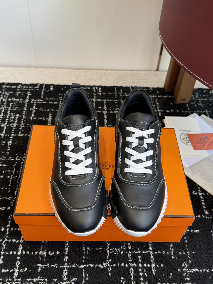 hms SNEAKER