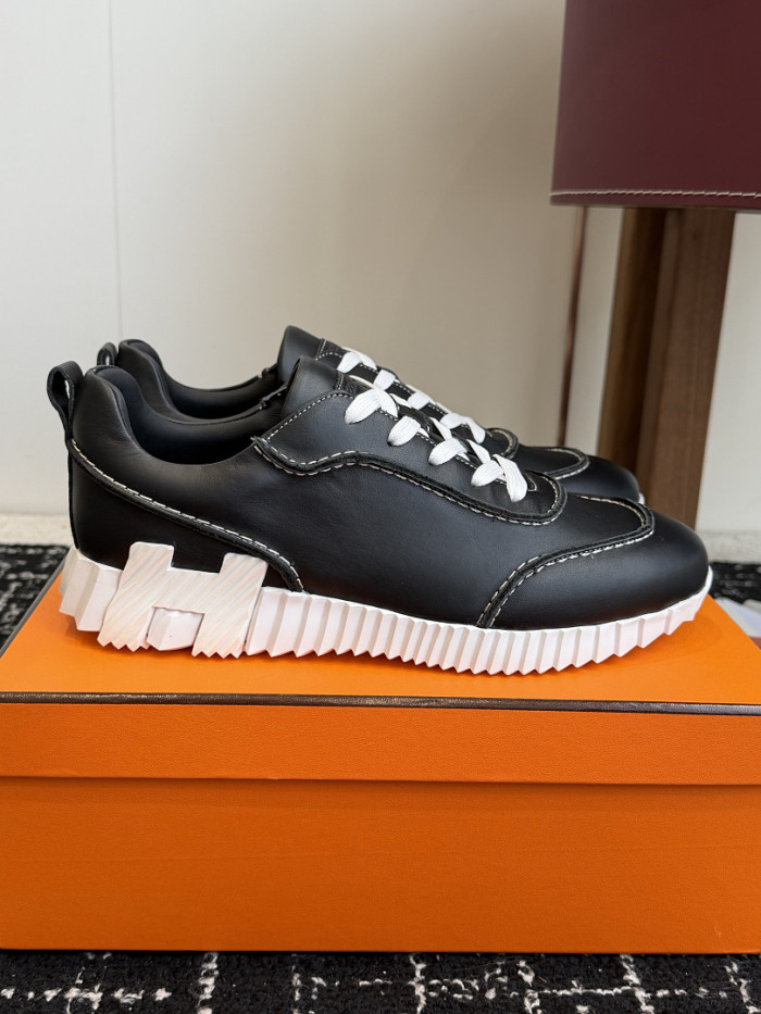 hms SNEAKER