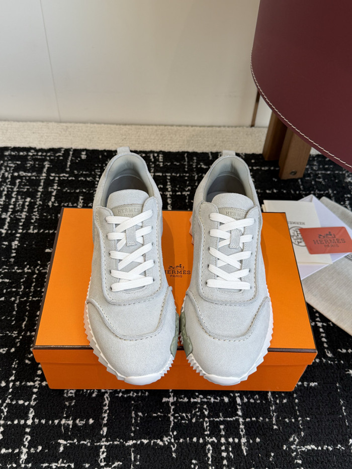 hms SNEAKER