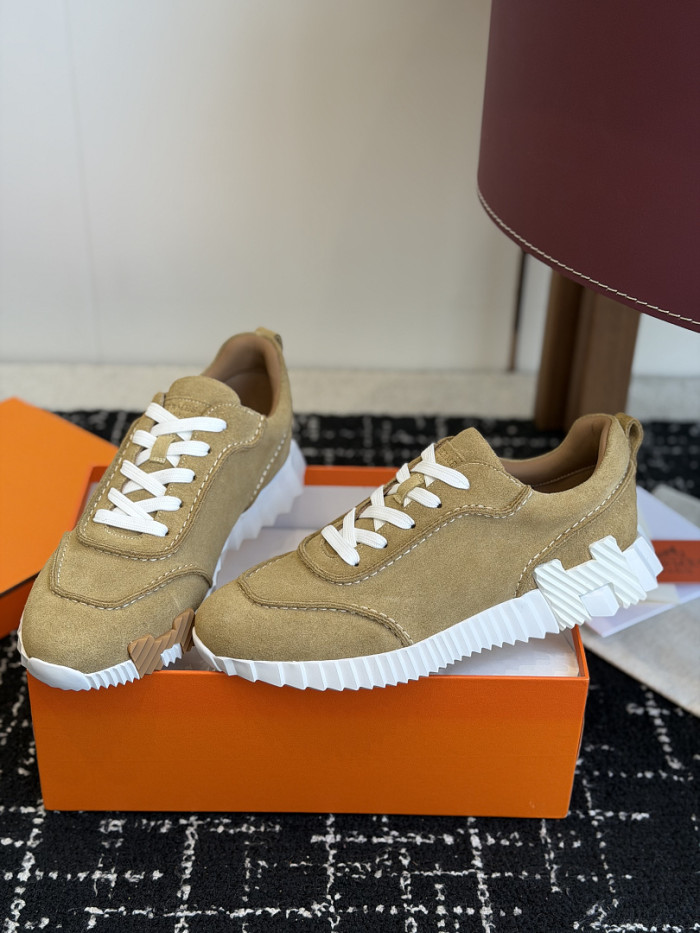 hms SNEAKER