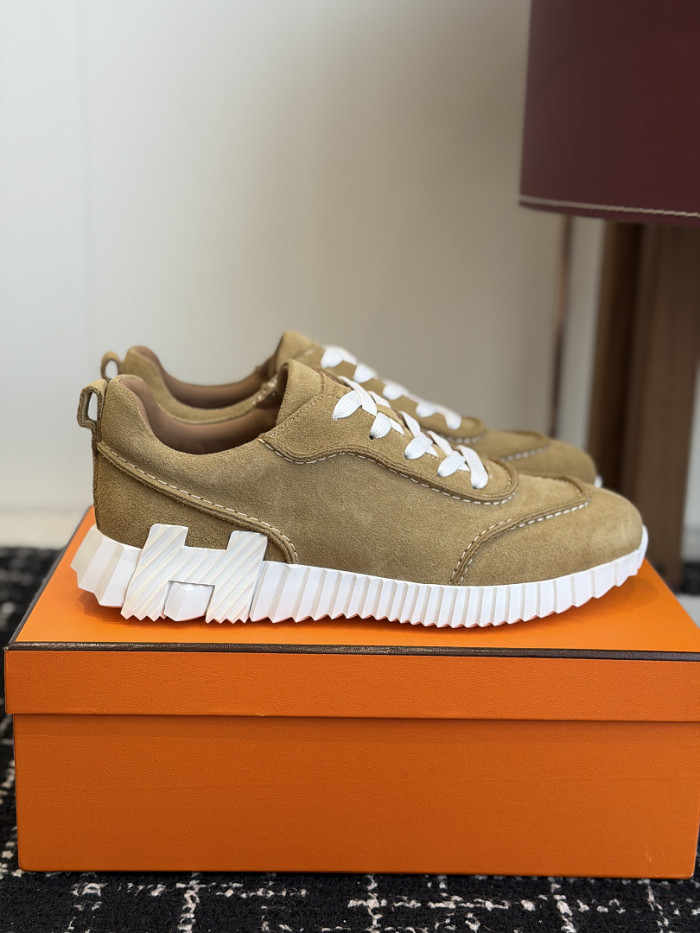 hms SNEAKER