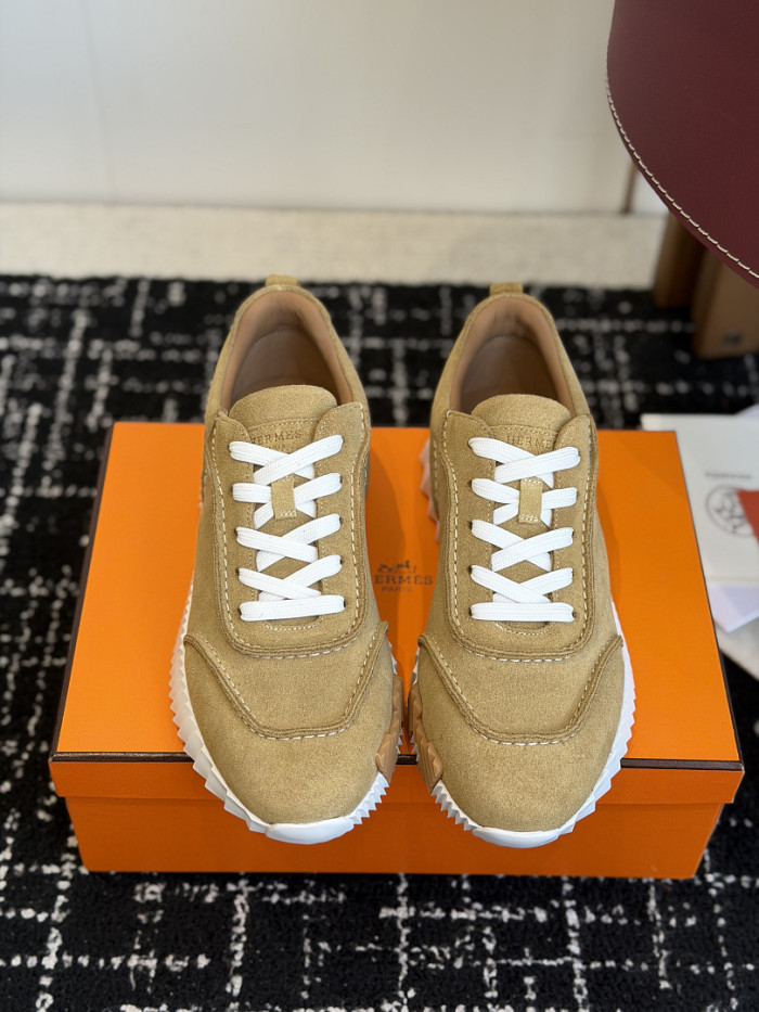 hms SNEAKER