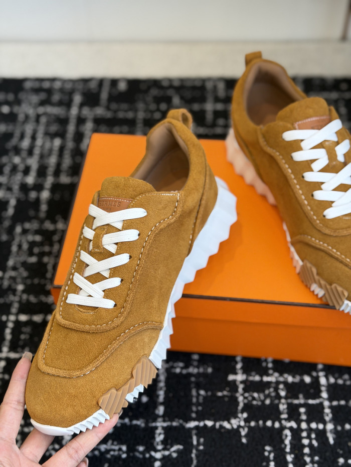 hms SNEAKER