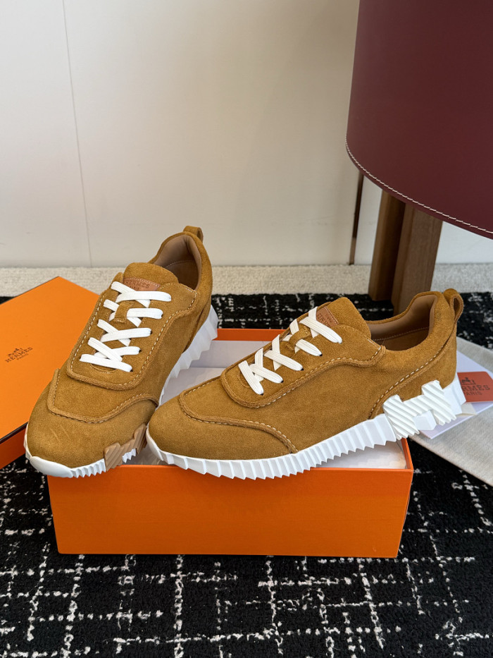 hms SNEAKER