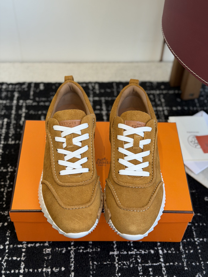 hms SNEAKER