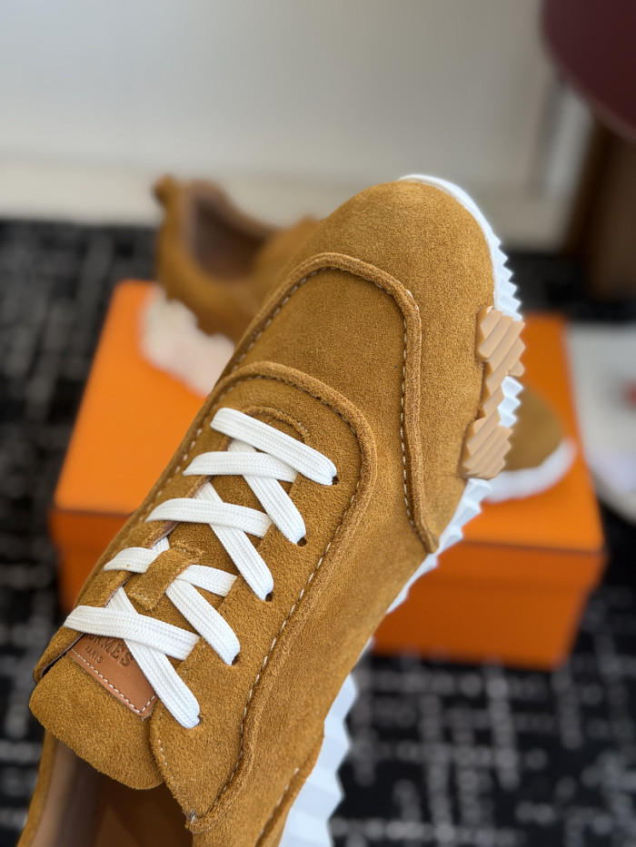 hms SNEAKER