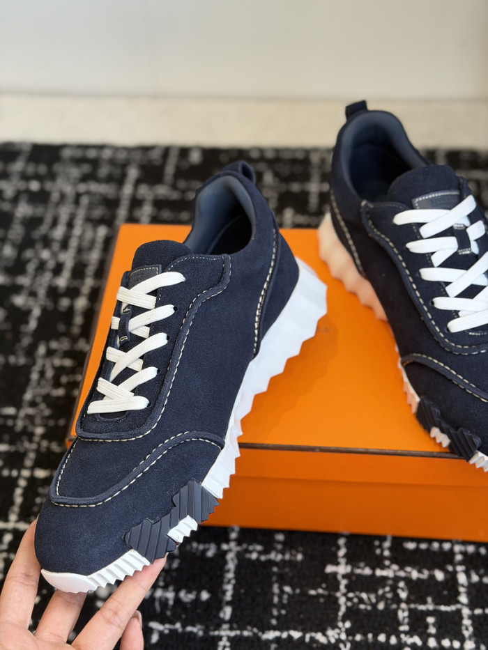hms SNEAKER