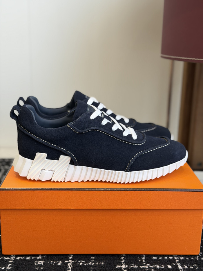 hms SNEAKER