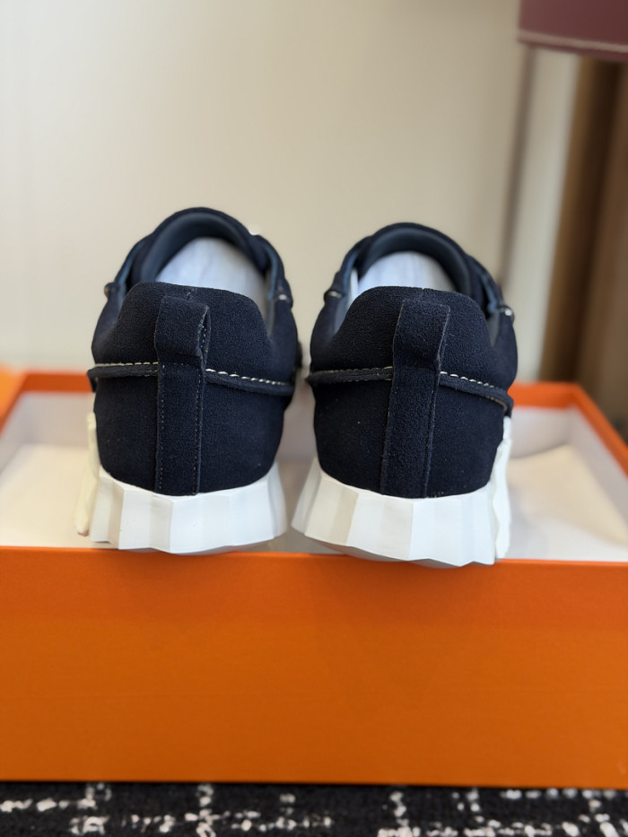 hms SNEAKER