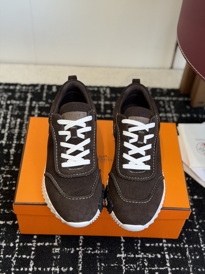 hms SNEAKER