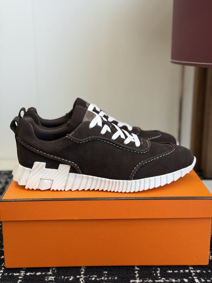 hms SNEAKER