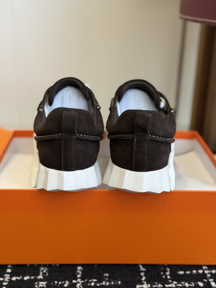 hms SNEAKER