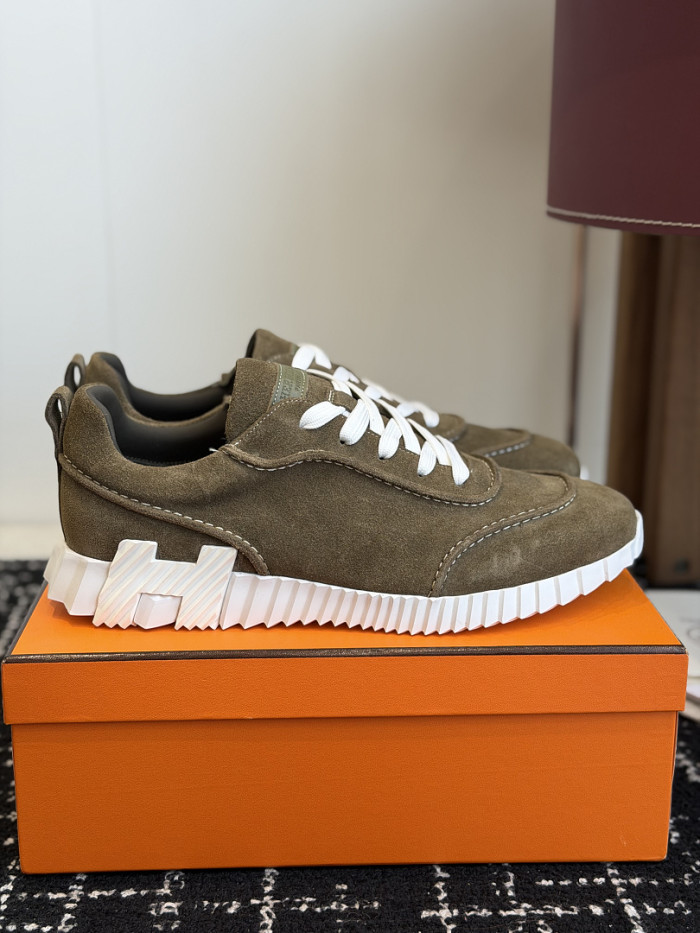 hms SNEAKER