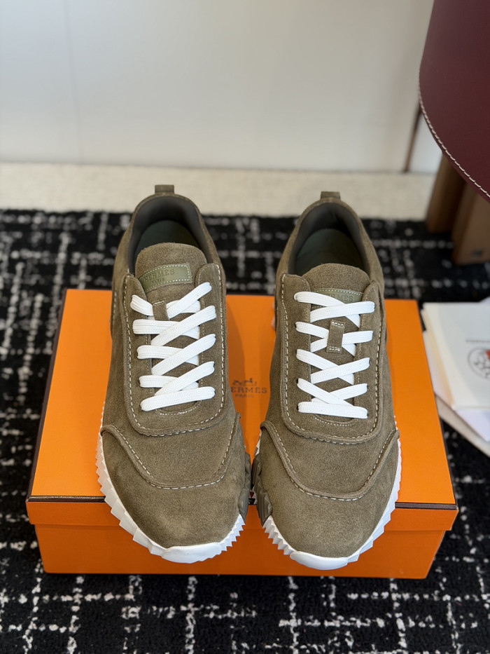 hms SNEAKER