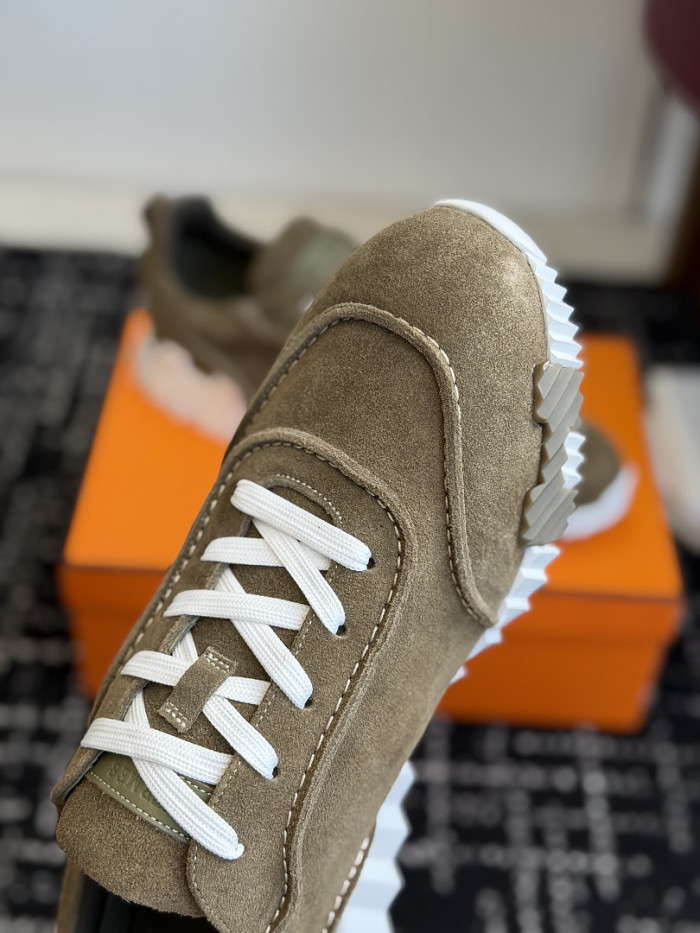 hms SNEAKER