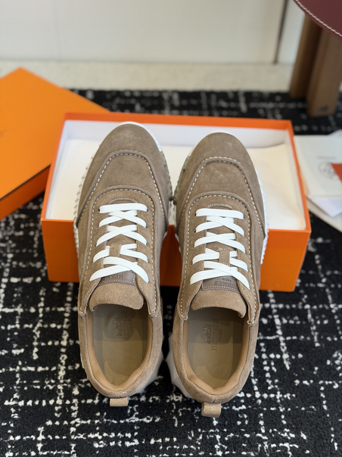 hms SNEAKER