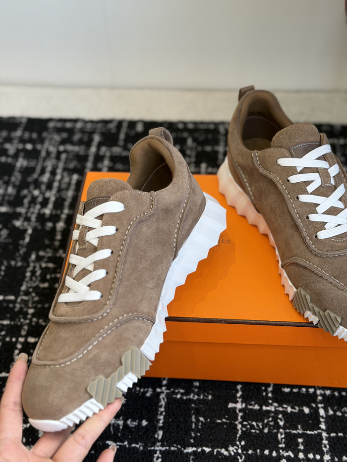hms SNEAKER