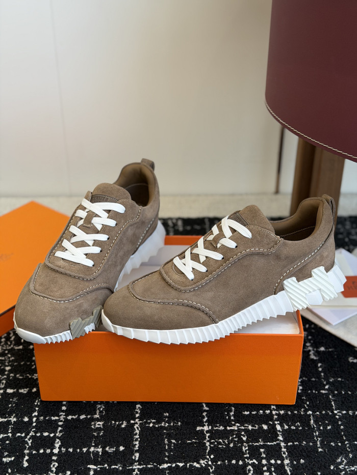 hms SNEAKER